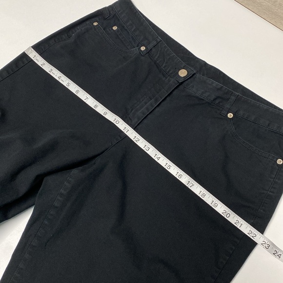 Liz Claiborne Black Capri Pant - Picture 9 of 11